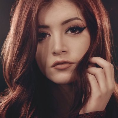 Chrissy Costanza