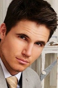 Robbie Amell